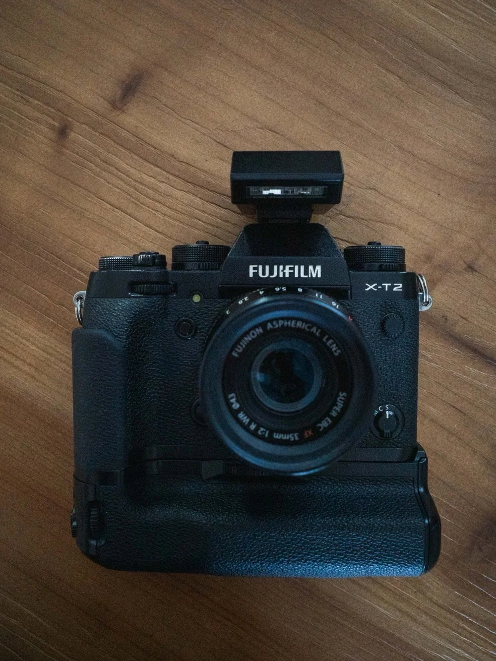Fujifilm X-T2 Black Mirrorless Camera Kit Grip, 35mm Lens, Batteries & Chargers